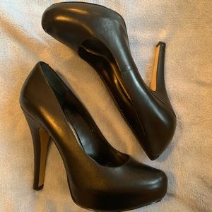 Size 7 bakers black pumps